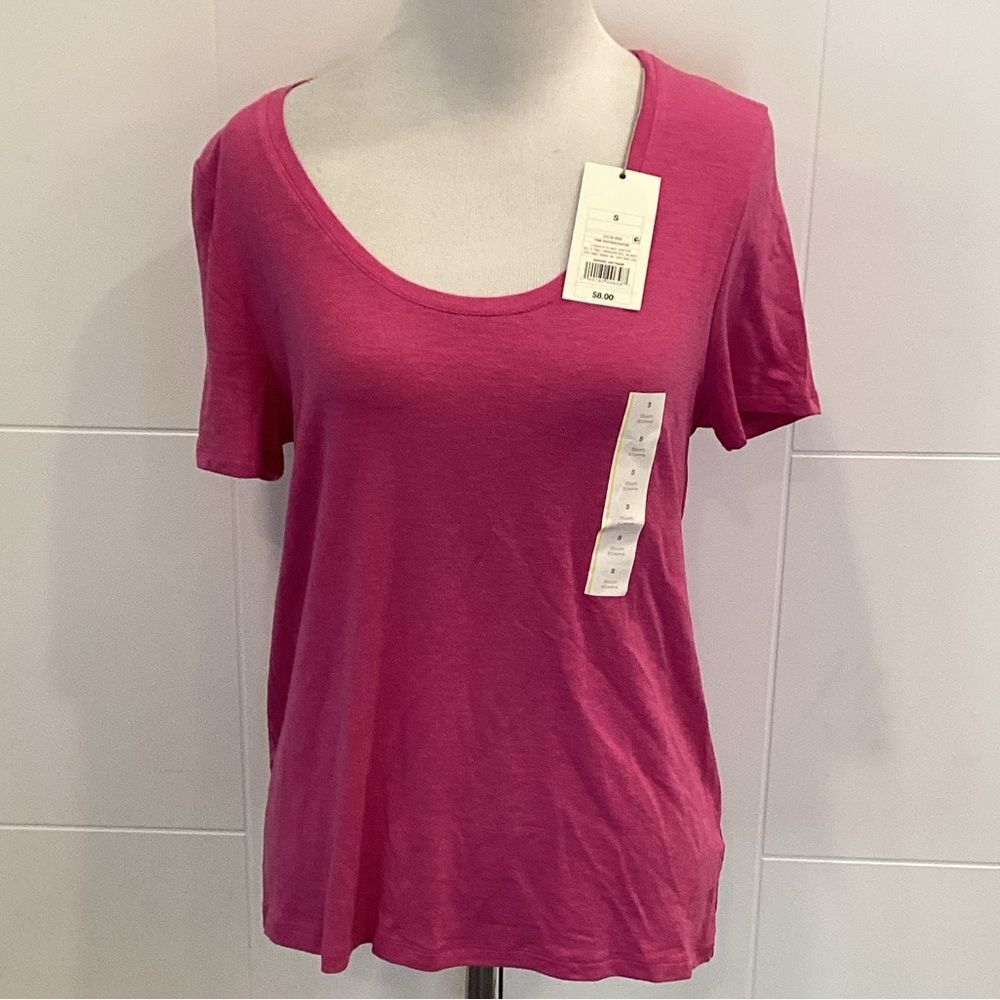 NWT Small Women's Pink Scoop Neck T-Shirt